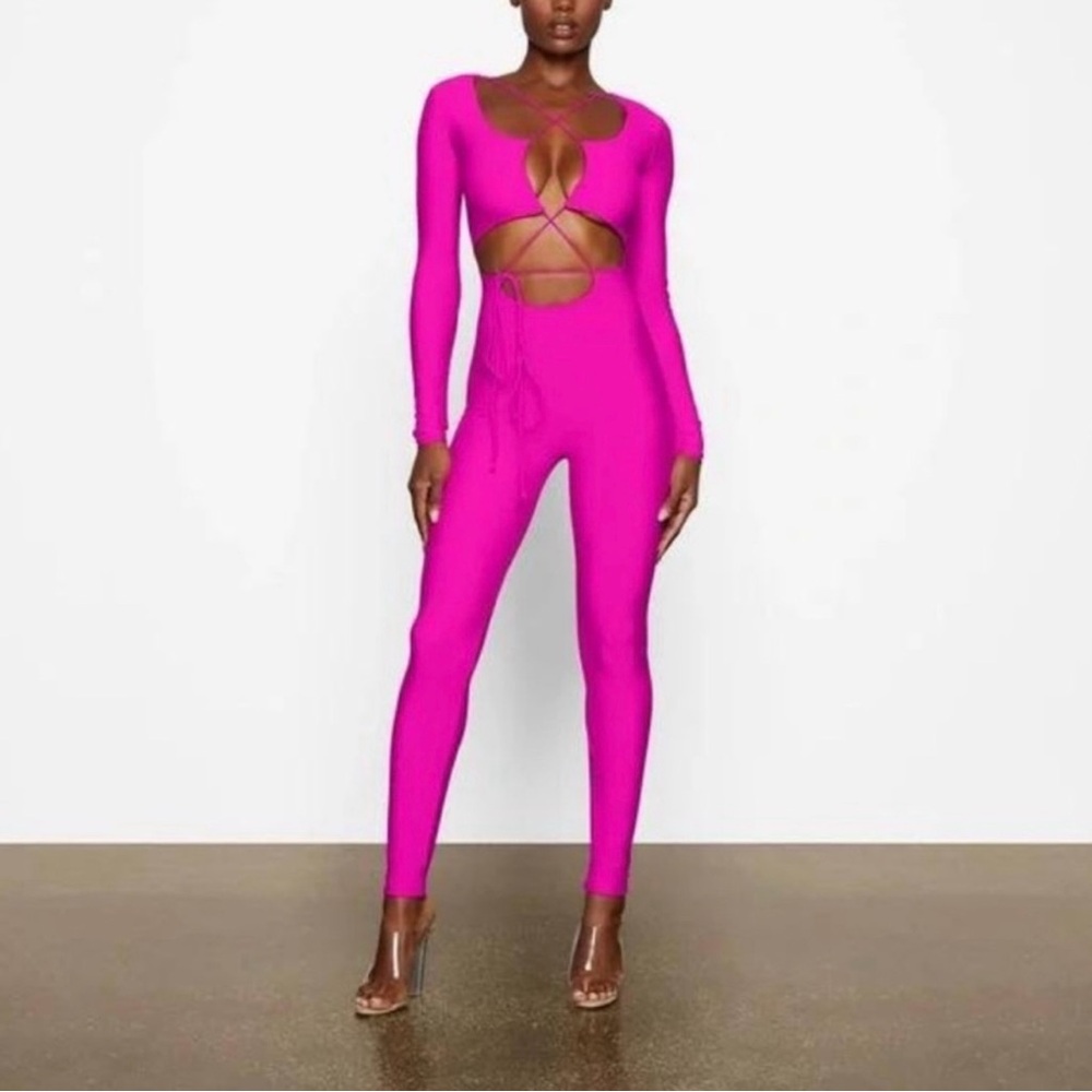 NWT Skims Fuschia Catsuit, Size S 💗